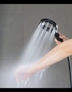ฝักบัวอาบน้ำ ฝักบัว สีดำ ฝักบัวแรงดันสูง น้ำแรง อาบสบายผิว ทำจากวัสดุABSคุณภาพดี ดูดีมีสไตล์
