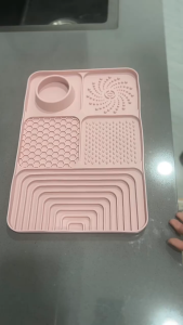 Silicone Pet Lick Mat Pet Slow Food Mat Pet Tableware With Suction Cups Lick Mat Dog Slow Feeder