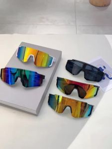 1 Pair of Mens Fashionable Retro Trend Sunglasses UV400 Protection Suitable for Cycling Daily Travel Hikin