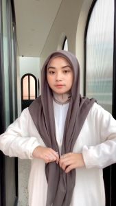 Jilbab Bella Square Polos Premium 115 x 115 - Kerudung Muslimah Terbaru