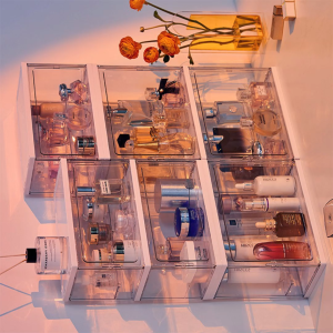 กล่องใส่โมเดล กล่องโชว์น้ำหอม กล่องโชว์โมเดล กล่องใส่ฟิกเกอร์ ชั้นวางโมเดลอคริลิค กล่องใส่ตุ๊กตากันฝุ่นวางซ้อนกันได้ ใส่โมเดลได้ มีฝาปิด