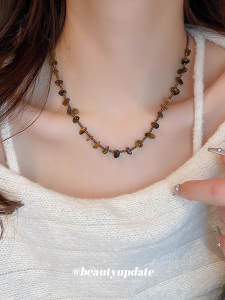 Srrmhyn Vintage Irregular Tiger Eye Stone Necklace Womens Fashionable Handmade Sweater Chain Unique Accessory Alloy Material