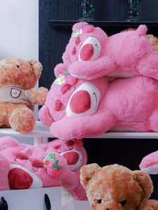 Thirteen Floral Materials Fresh Flowers Strawberry Bear Plush Doll Flower Arrangement Gift Box DIY Floral Artwork