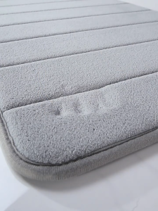 Coral Fleece Slow Rebound แผ่นรองพื้นดูดซับ Coral Fleece ห้องน้ำกันลื่น เสื่อเท้าแห้งเร็วสำหรับห้องน้ำ พรมปูพื้นประตูบ้าน
