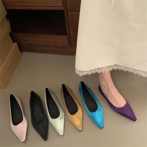 รองเท้าส้นเตี้ยผ้าซาตินสไตล์ฝรั่งเศส ทรงหัวแหลม สวมใส่สบาย สำหรับผู้หญิง รองเท้าส้นเตี้ยแบบสวมสบายๆ สำหรับฤดูร้อนปี 2024