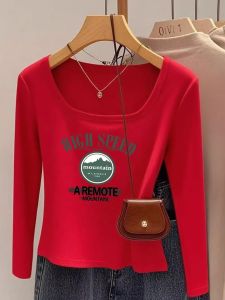 เสื้อยืดคอกลมแขนยาวสีแดงสำหรับผู้หญิง เสื้อผ้าลำลองสไตล์เกาหลี ทรงเข้ารูป แฟชั่นฤดูใบไม้ผลิและฤดูใบไม้ร่วง