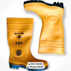 Sepatu Boots PVC Rain & Ujung Besi: Pilihan Terbaik untuk Pekerjaan di Lapangan