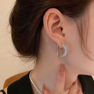 ต่างหูแฟชั่น ดีไซน์หรูหราดูแพง สีทอง