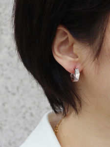 Elegant Large Diamond Shape Hoop Earrings Womens Fashion Jewelry Simple Circle Wide Frame High Quality Luxury Accessories