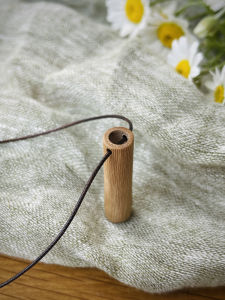 Original Design Natural Oak Wood Sandalwood Essential Oil Pendant Necklace for Women New Arrival Fashion Jewelry