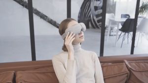 เครื่องนวดตา เครื่องนวดไฟฟ้าแบบพกพา เครื่องนวดกดจุด - Breo รูปร่าง iSeeM