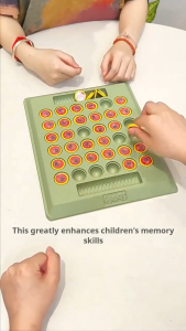 Anak Menggulingkan Prmainan Untuk Menyentuh Mainan Gaya Buah Hewan Mainan Latihan Memori