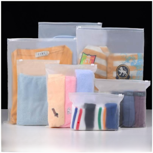 กระเป๋าใส่เสื้อผ้าแบบมีซิปเคลือบด้าน ป้องกันการเสียหาย สำหรับเสื้อแจ็คเก็ตขนเป็ด กระเป๋าใส่ของแบบปิดสนิท ขนาดใหญ่