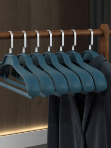XUANG | Wide Shoulder Anti-Slip Hanger for Wool Coats and Suits