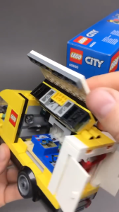 [BrickStory]  LEGO City: The LEGO Van (60500)(276 Pieces)