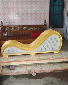 Sofa tantra Kamasutra emas kombinasi abu abu