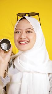 BEDAK DAILY COVER SR12 MEMBANTU MENUTUPI BEKAS JERAWAT & FLEK HITAM PADA WAJAH