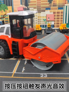 ลูกกลิ้งเฉื่อย 1:16 พร้อมไฟและดนตรี พร้อมแบตเตอรี่ รถของเล่นเด็ก