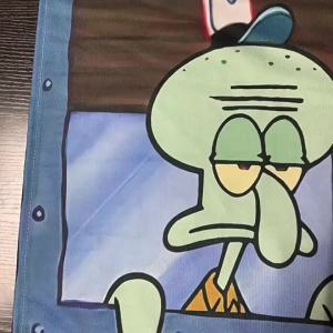 ผ้าพื้นหลัง SpongeBob การ์ตูนน่ารักตลกปลาหมึกพี่ชายผ้าแขวนห้องนอนหอพักตกแต่งผนังห้องนอนพรมสร้างสรรค์