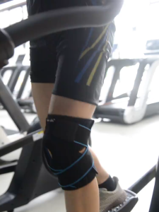 🇸🇬【One PC】Compression Metal Knee Guard with Silicon Cover / knee support for pain relief / Knee Support / Knee Protector / Unlimited