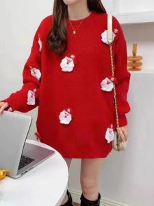 เสื้อสเวตเตอร์ถักหนาแบบสวมหัวลายการ์ตูนปีใหม่สีแดงสดสำหรับผู้หญิง เสื้อเชิ้ตทรงหลวมแขนยาวฤดูใบไม้ร่วง/ฤดูหนาว