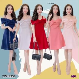 B14251  เดรสสายเดี่ยวเปิดไหล่อกเย็บทรงโบว์  Single-breasted dress with open shoulders and bow-shaped stitching.