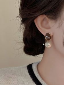 Pianist | Retro Pearl Stylish New Earrings