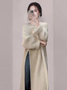 เสื้อสเวตเตอร์ถักยาวปานกลางสไตล์ฝรั่งเศสสำหรับผู้หญิงในฤดูใบไม้ร่วงและฤดูหนาว ดีไซน์ใหม่ 2025 เสื้อสเวตเตอร์ผู้หญิงแบบสวมหัวแขนยาวปกติ