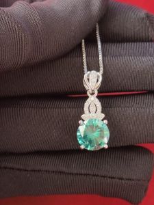 Selamat Datang di Diamcity Jewelry Flagship Store: Kalung Liontin Moissanite Hijau Biru Baru