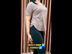 Atasan Wanita Kaos V-neck Lengan Pendek Jumbo Polos Serap Keringat