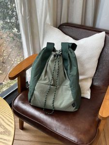 กระเป๋าเป้สะพายหลังกันน้ำสำหรับโยคะ กระเป๋าสะพายไหล่แบบสองด้าน กระเป๋าเดินทางสำหรับผู้หญิง วัสดุ Nylon ความจุขนาดใหญ่ กระเป๋าสำหรับเด็กและเยาวชน