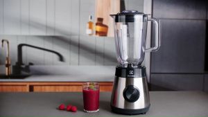 Electrolux เครื่องปั่น ความเร็ว 5 ระดับ กำลังไฟ 1000 วัตต์ UltimateTaste 300 รุ่น E3TB1-411S