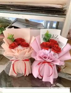 [ FREESHIP ] Bó hoa hồng 1 bông 3 bông  hoa hồng nhũ đỏ Hồng xanh kèm túi như hình làm quà tặng 8/3 quà tặng 20 tháng 10  quà tặng  20/11. Hoa sáp Hòa Sáp nhũ Tặng túi và thiệp chúc mừng.