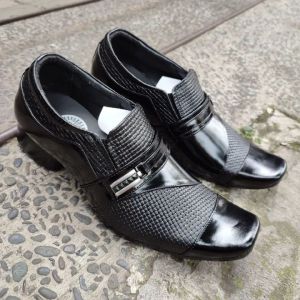 SEPATU PANTOFEL FORMAL KULIT PRIA LANCAS TGR 001 HITAM ( PRODUKSI SENDIRI )