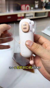 HOCOMini Sealer Machine USB Portable Heat Sealing Machine Magnets with Mini Knife Cutter for Kitchenware Sealer Plastic 迷你食物封口机
