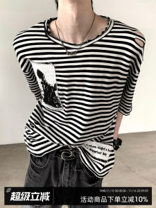 เสื้อยืดลายทางสไตล์อเมริกันพังก์แขนสั้นสำหรับผู้ชาย ทรงหลวม ปกโปโล คอตั้ง แขนสั้น ฤดูร้อน 2025 แบรนด์ Designer Brand