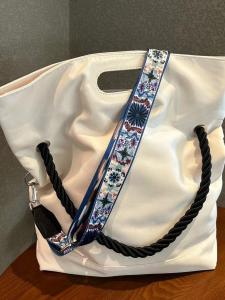 Guibao Personality Street Style Sport Fitness Black White High-End Tote Bag Casual Crossbody Shoulder Bag for Young Adults