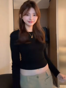 Black Slim Fit Long Sleeve T-Shirt Soft Skin-friendly Womens Fashionable Base Layer Shirt Korean Style round Neck Short Length