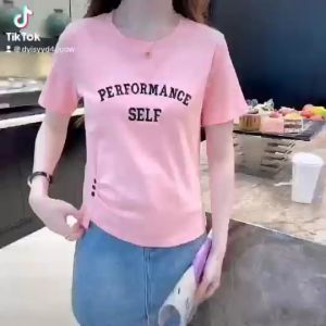 รุ่น345 เสื้อยืดแฟชั่นแขนสั้นลายปักติดกระดูมมาใหม่ พื้นสีสด เกาหลี สไตล์เกาหลี ผ้านูมสวมใส่สบาย ด้วยดีไซน์สวยงาม พร้อมส่ง