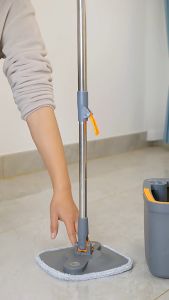 ไม้ถูพื้นปั่น ไม้ถูพื้นถังปั่น ไม้ม็อบถูพื้น ผ้าถู*2ผืน ชุดถังปั่น spin Mop โดยการออกแบบถังแยกน้ำสกปรกและน้ำสะอาด สามารถหมุนได้ 360°