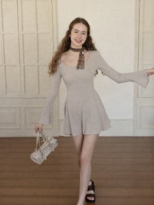 Cantonstory | Đầm Knit A-line Tay Dài Phong Cách Mùa Xuân