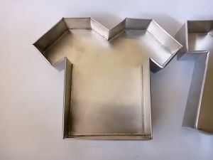 Loyang kue bentuk baju cewek cowok tinggi 5 cm