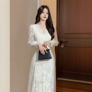 Elegant and Flattering V-neck Lace Waist-cinching Dress