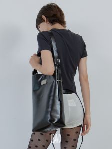 LeAMO Original OBLONG Oil Wax Long Tube Bucket Bag Simple Versatile Crossbody Shoulder Bag for Urban Daily Use
