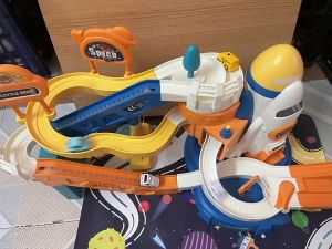 Đồ chơi cho bé lắp ráp mô hình đồ chơi trẻ em bé trai trò chơi Mô hình trạm không gian tặng kèm 4 oto có nhạc chất liệu nhựa nguyên sinh