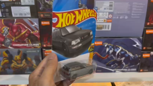 Mô Hình Xe Hot Wheels 94 Audi Avant RS2 Xám – Hàng Chính Hãng Tỉ Lệ 1:64