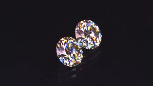 1.95 กะรัต Moissanite คู่สีเหลืองทองหายากพร้อมอัญมณีเจียระไนทรงกลมจากอินเดีย