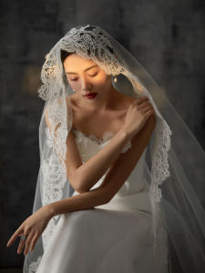 Retro Lace Trim Long Tailed Veil Oil Painting Style Wedding Dress Photography Props Headwear for Brides to Be And Stylists