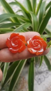 Mặt dây chuyền nữ Bông hồng Đỏ to size 25mm x dầy 4mm chất liệu đá cẩm thạch đỏ đẹp xinh Nữ mệnh hoả mệnh thổ về bọc vàng lên đeo đẹp như công chúa rẻ có 480k / 1 mặt ạ
