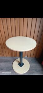 bàn điều chỉnh chiều cao kich thước 42cm cao 60cm - 80cm phù hợp làm decor làm bàn cafe.phục vụ công việc